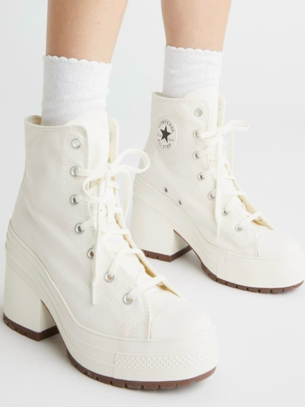 Brand New Converse Chuck 70 Deluxe Sneakers